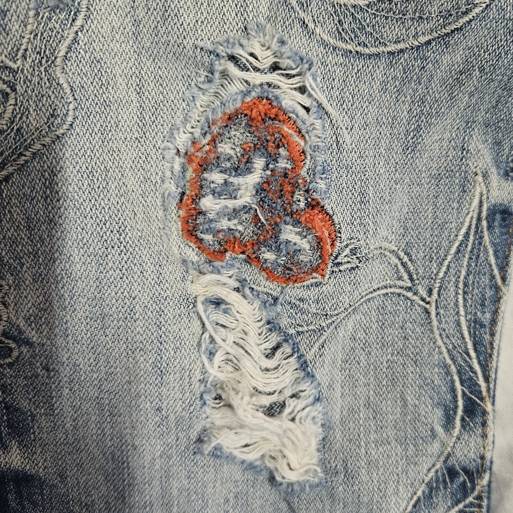 True Religion Blue Cropped Jeans with Embroidered Floral Patches - Picture 7 of 16
